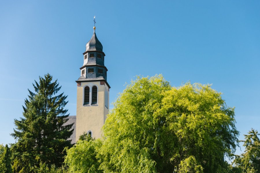 Ihr Notar für Kelsterbach | Notariat für Kelsterbach & Kelsterbacher | Schnelle & rechtssichere Abwicklung Ihrer Notarurkunde | Notar im Bezirk Kelsterbach | Kelsterbach ist mit ca. 17.000 Einwohnern die zweitgrößte Stadt in meinem Notarbezirk, der neben Kelsterbach auch Rüsselsheim und Raunheim umfasst. Durch die Nähe zum Flughafen und der zentralen Lage ist Kelsterbach ein attraktiver Standort für viele Unternehmen, vor allem im Logistikbereich. Dies ist insbesondere aufgrund des Mönchhofgelände der Fall, dem Gewerbepark der Städte Kelsterbach und Raunheim. Markante Stellen in Kelsterbach sind unter anderen die Neubarocke katholische Herz-Jesu-Kirche, das Kelsterbacher Mainufer und die Mainuferpromenade in Kelsterbach sowie der Südpark in Kelsterbach.