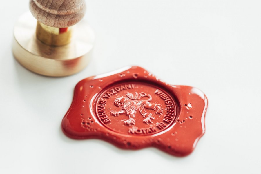 Ihr Notar für Kelsterbach | Notariat für Kelsterbach & Kelsterbacher | Schnelle & rechtssichere Abwicklung Ihrer Notarurkunde | Notar im Bezirk Kelsterbach | Kelsterbach ist mit ca. 17.000 Einwohnern die zweitgrößte Stadt in meinem Notarbezirk, der neben Kelsterbach auch Rüsselsheim und Raunheim umfasst. Durch die Nähe zum Flughafen und der zentralen Lage ist Kelsterbach ein attraktiver Standort für viele Unternehmen, vor allem im Logistikbereich. Dies ist insbesondere aufgrund des Mönchhofgelände der Fall, dem Gewerbepark der Städte Kelsterbach und Raunheim. Markante Stellen in Kelsterbach sind unter anderen die Neubarocke katholische Herz-Jesu-Kirche, das Kelsterbacher Mainufer und die Mainuferpromenade in Kelsterbach sowie der Südpark in Kelsterbach.